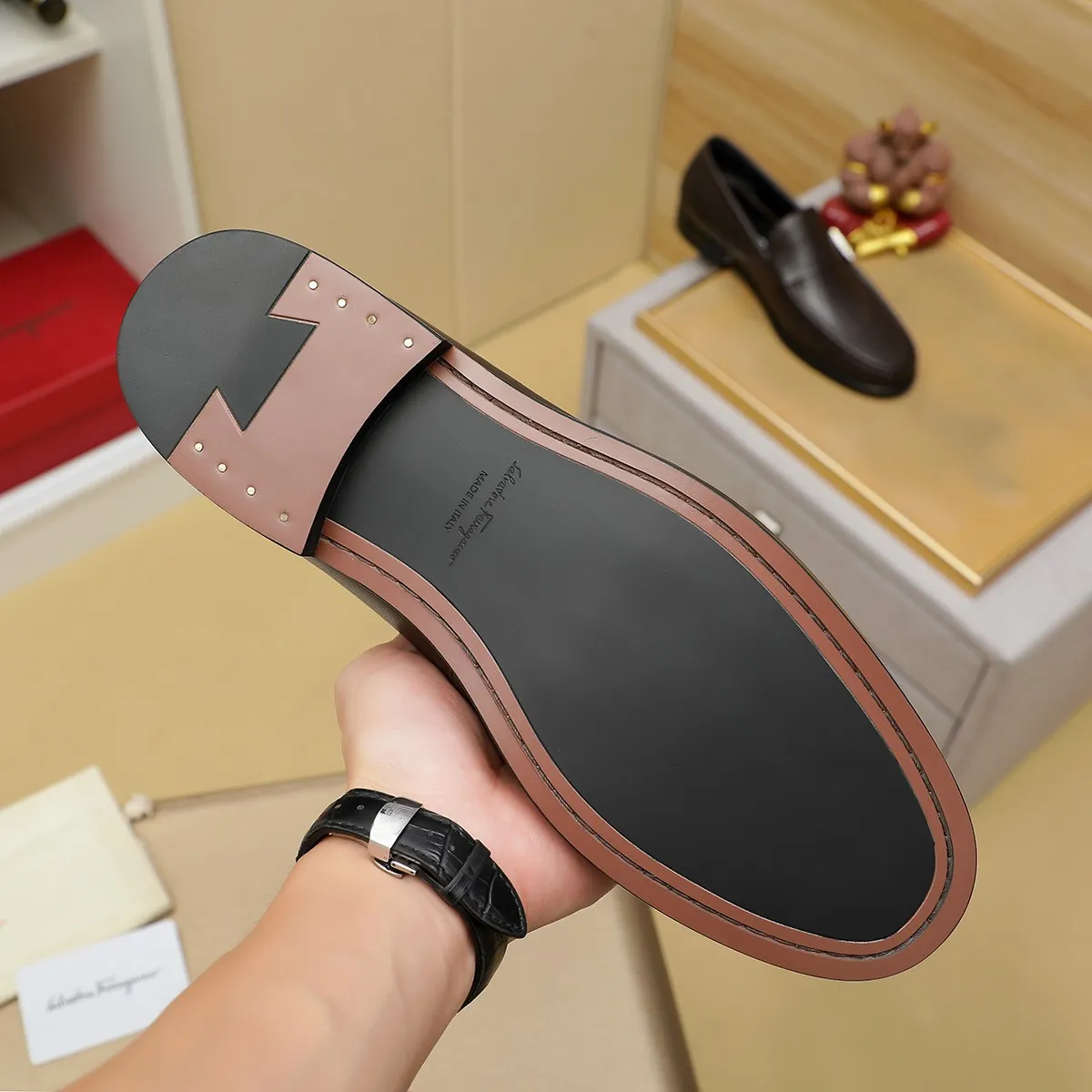 Men's shoes 250 Ferragamo [Ferragamo] top imported suit men's shoes 💯Original copy of the official website, product materials: selected imported embossed calfskin + luxury hardware buckle accessories ~ imported water-dyed cow 🐂 leather lining. Strong three-dimensional visual effect, original combination outsole, multiple colors available😘 Size: 39-44 (38.45.46. Customized)